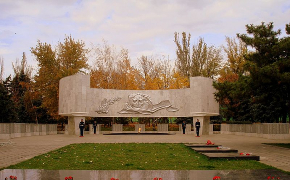 В Ростове частично отремонтируют мемориал «Павшим воинам»