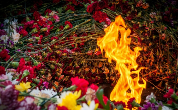 Руководитель Таганрога Инна Титаренко возложила цветы на Аллее Бессмертия